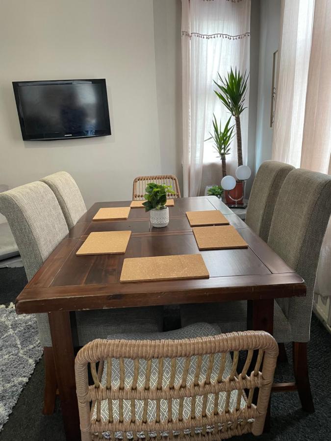 شيفيلد Perfect For Large Groups, Sleeps 15 Close To City Centre المظهر الخارجي الصورة